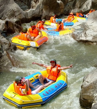 龙玄峡漂流.jpg